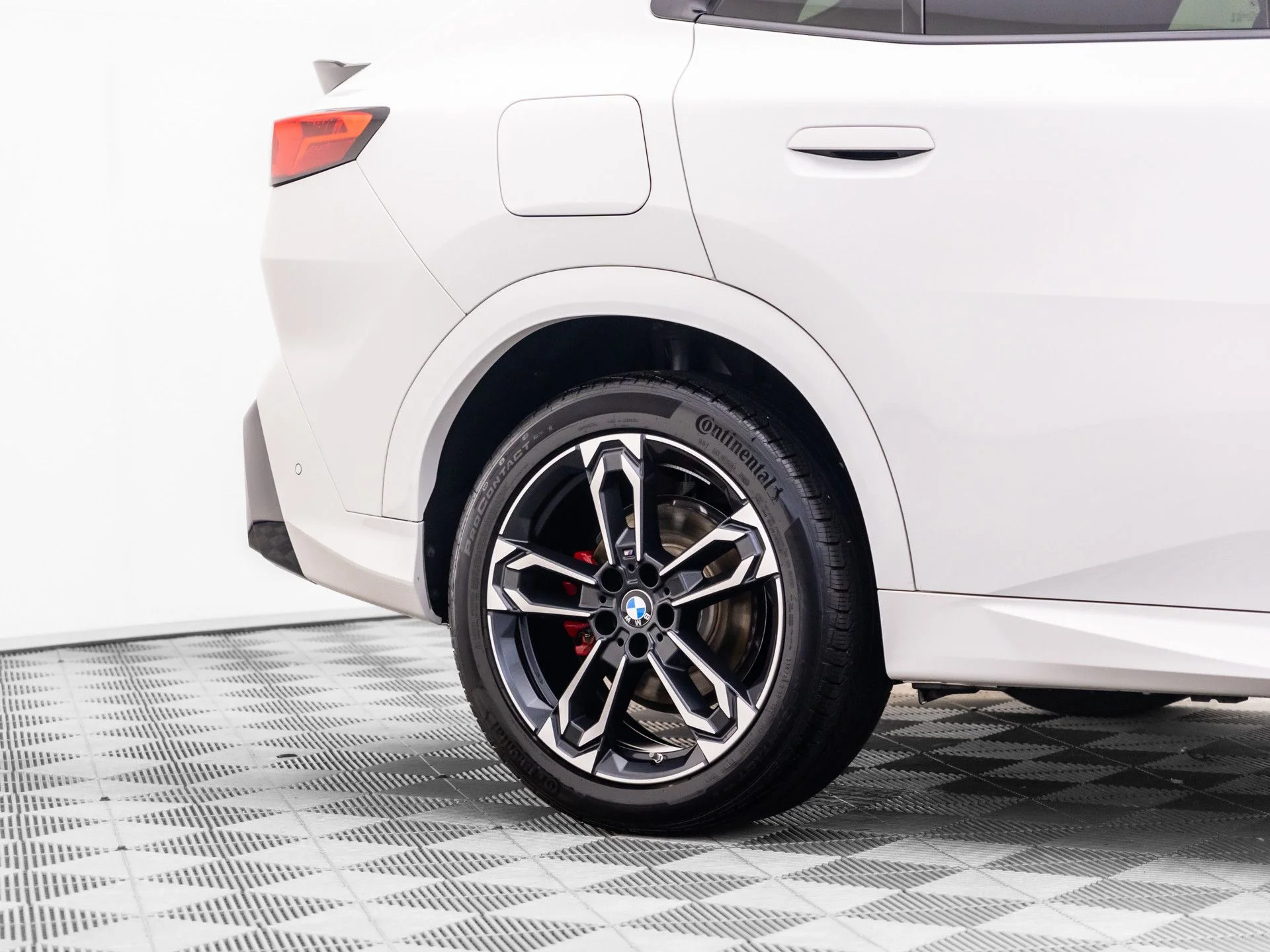 Used 2026 White BMW xDrive28i image 36