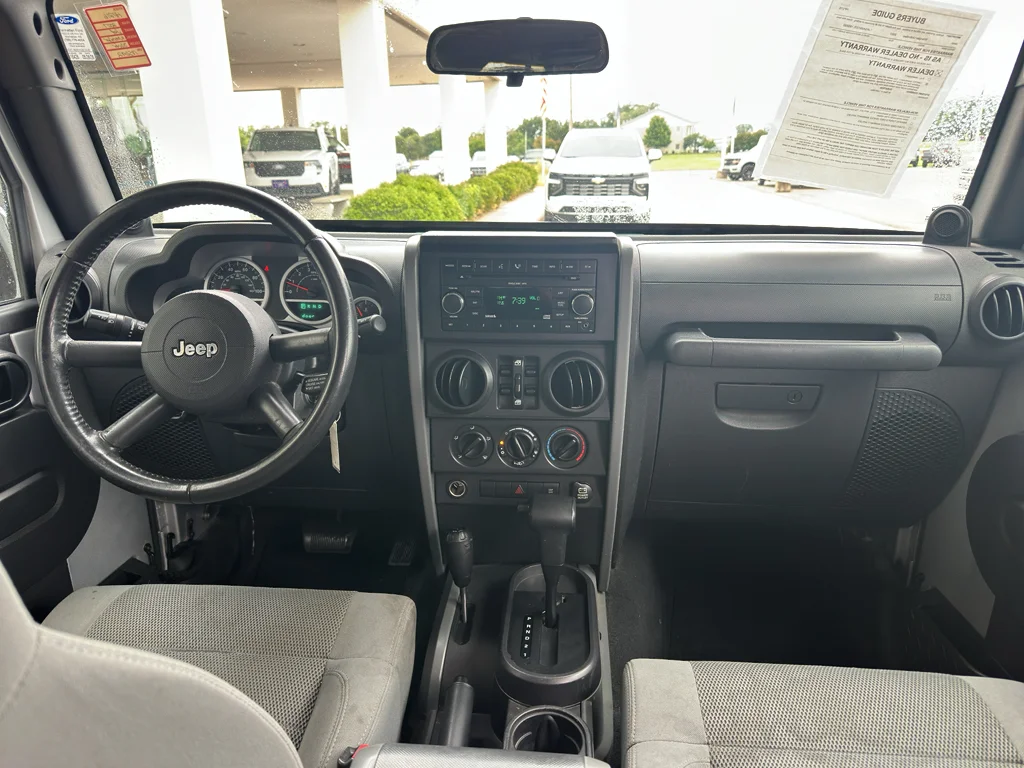 Used 2007 Bright Silver Metallic Clearcoat/Black Soft Top Jeep Sahara image 11