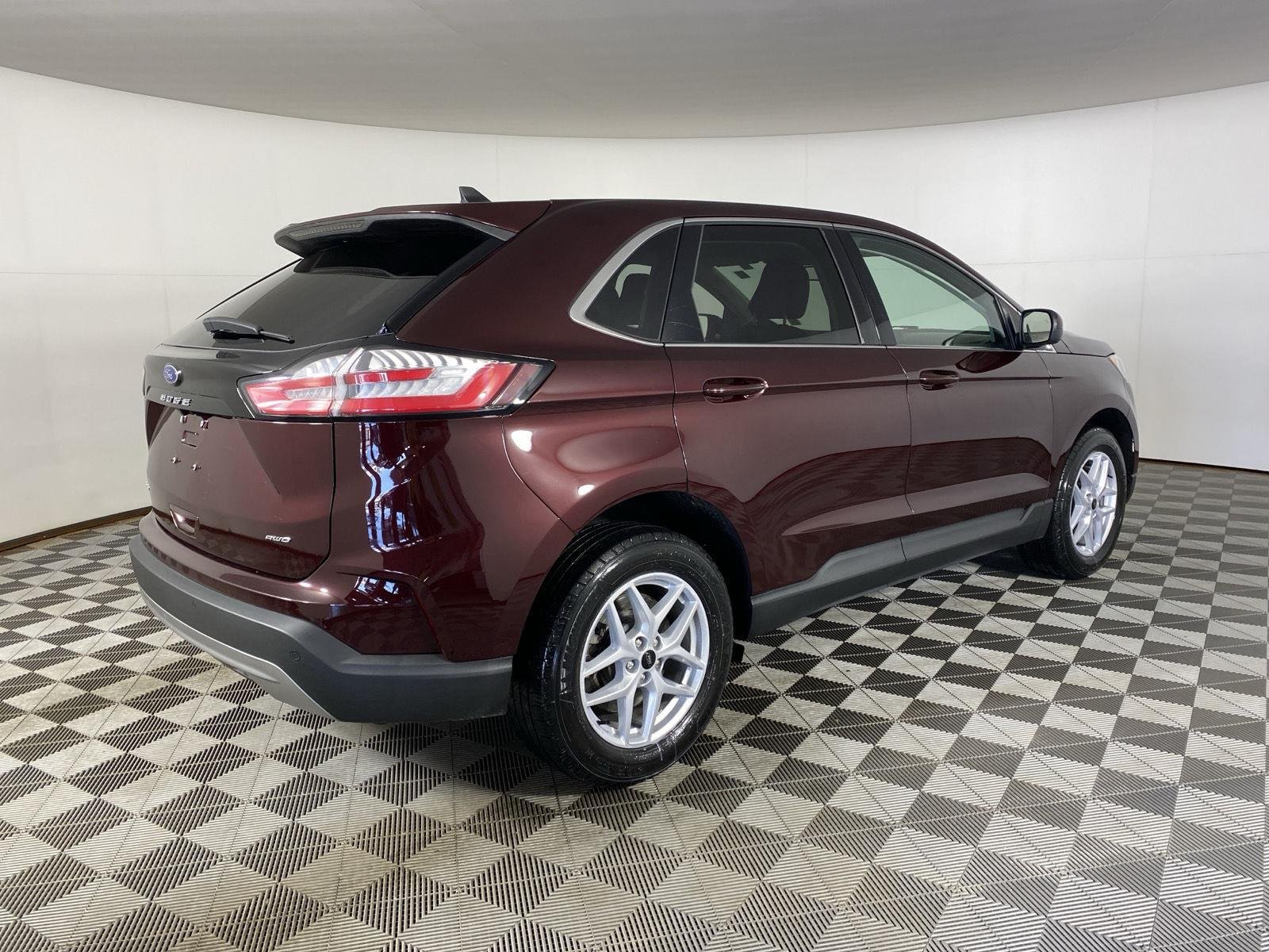 Used 2024 Burgundy Velvet Metallic Tinted Clearcoat Ford SEL image 21