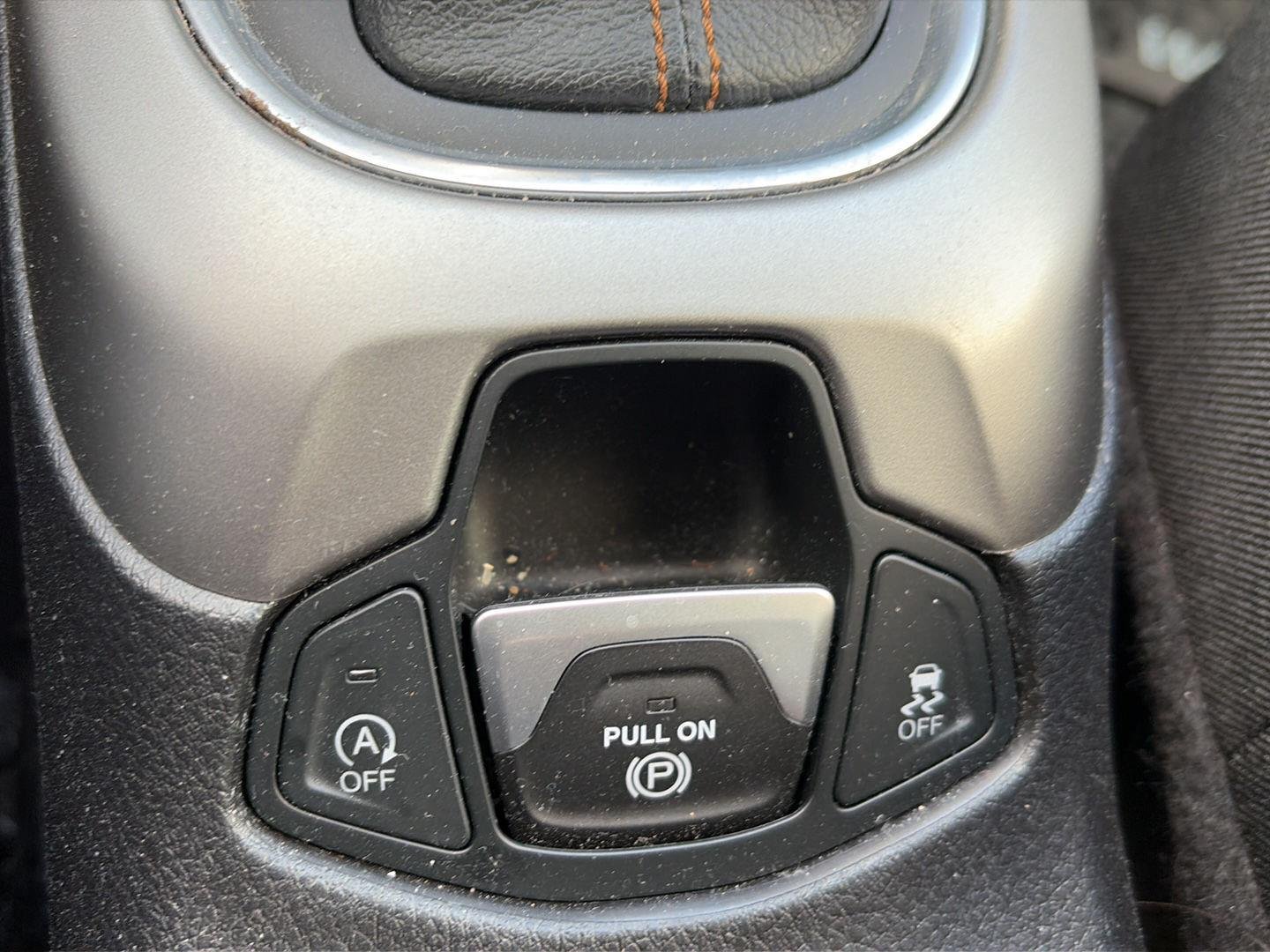 Used 2020 Laser Blue Pearlcoat Jeep Latitude image 14