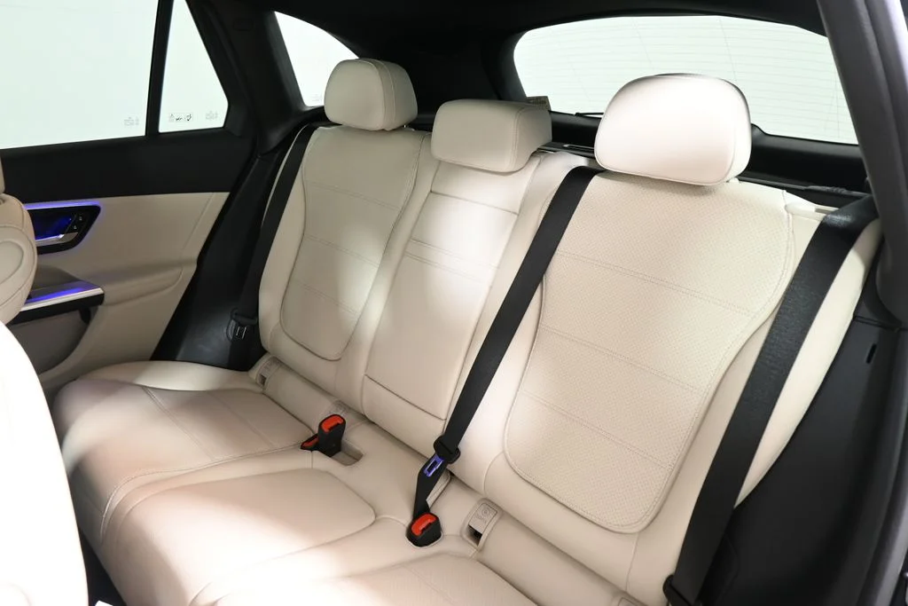 Used 2027 Gray Mercedes-Benz GLC 300 image 4