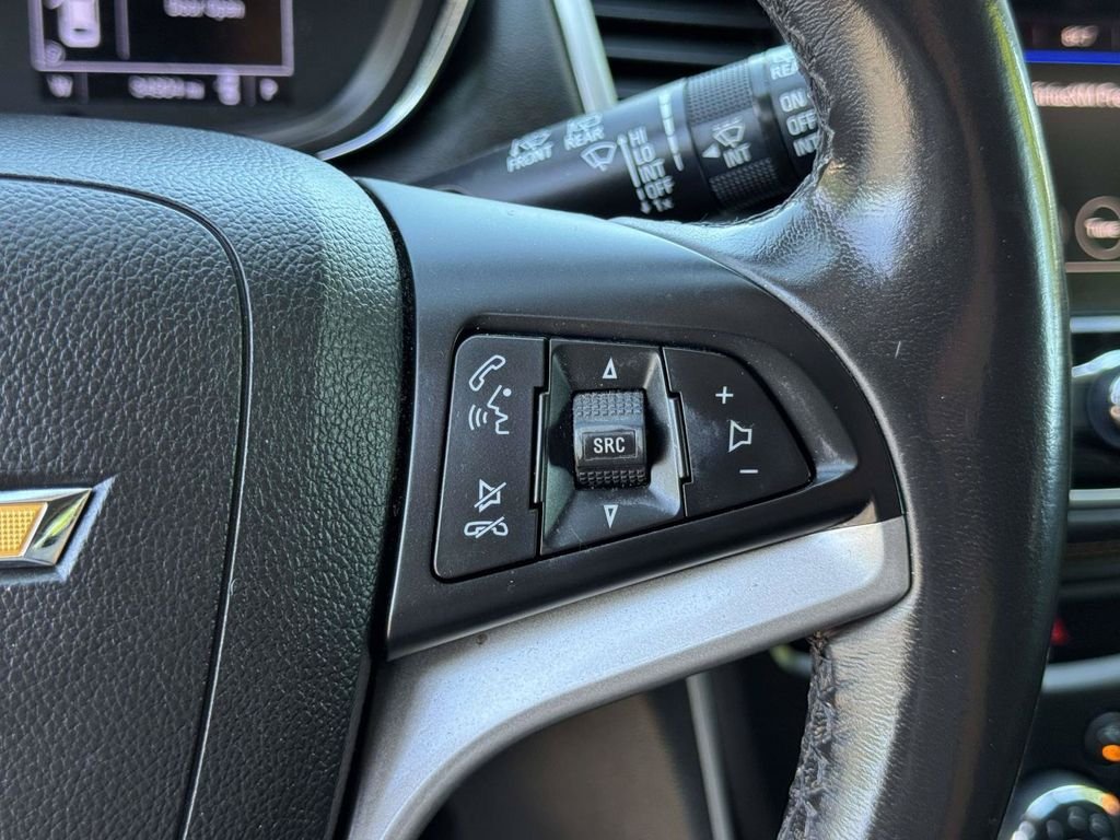 Used 2020 White Chevrolet LT image 13