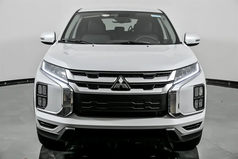 New 2025 White Diamond Mitsubishi SE image 4
