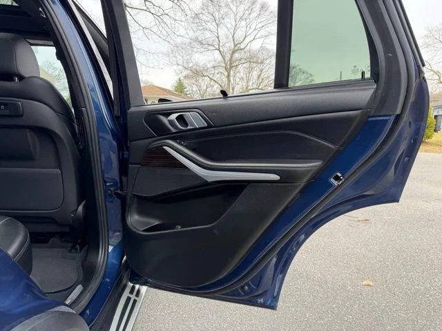 Used 2023 Blue BMW xDrive40i image 16