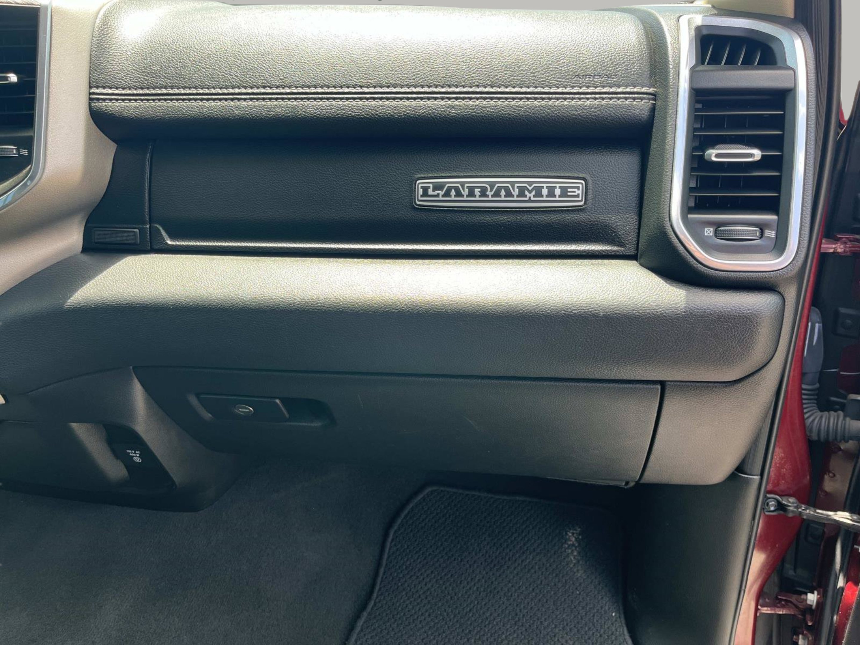 Used 2019 Delmonico Red Pearlcoat Ram Laramie image 28