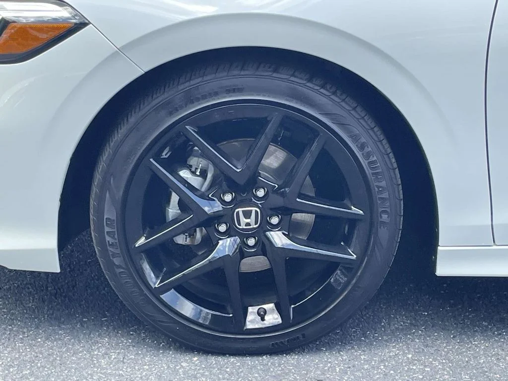 Used 2025  Honda Sport image 11