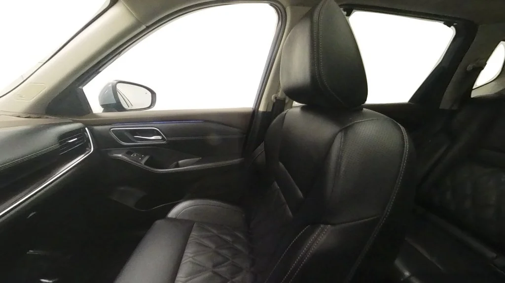 Used 2023 Gray Nissan Platinum image 32