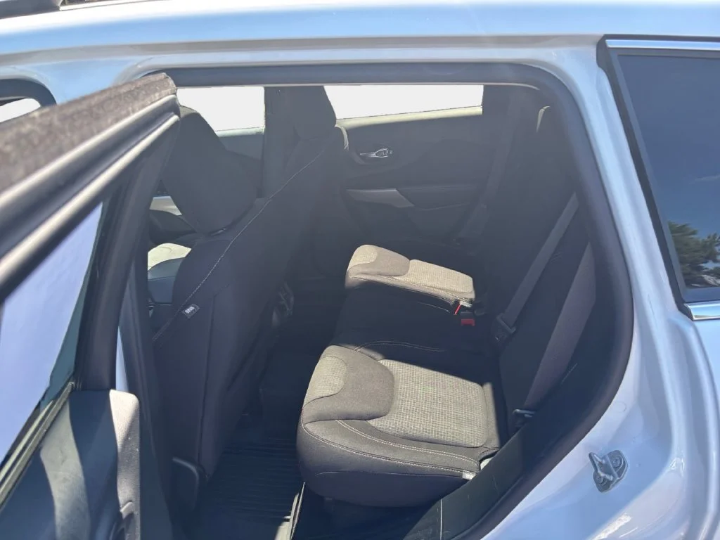 Used 2017 White Jeep Latitude image 10