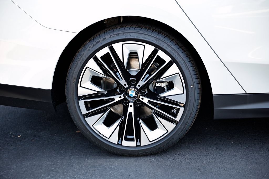 Certified Used 2026 Mineral White Metallic BMW 530i image 6