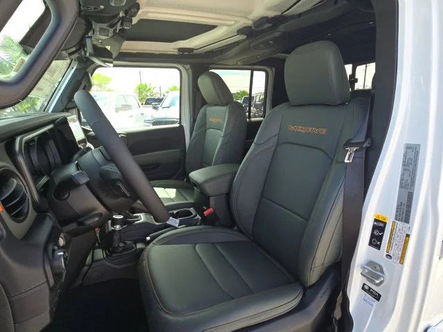 New 2026 Bright White Clear-Coat Exterior Paint Jeep Mojave image 14