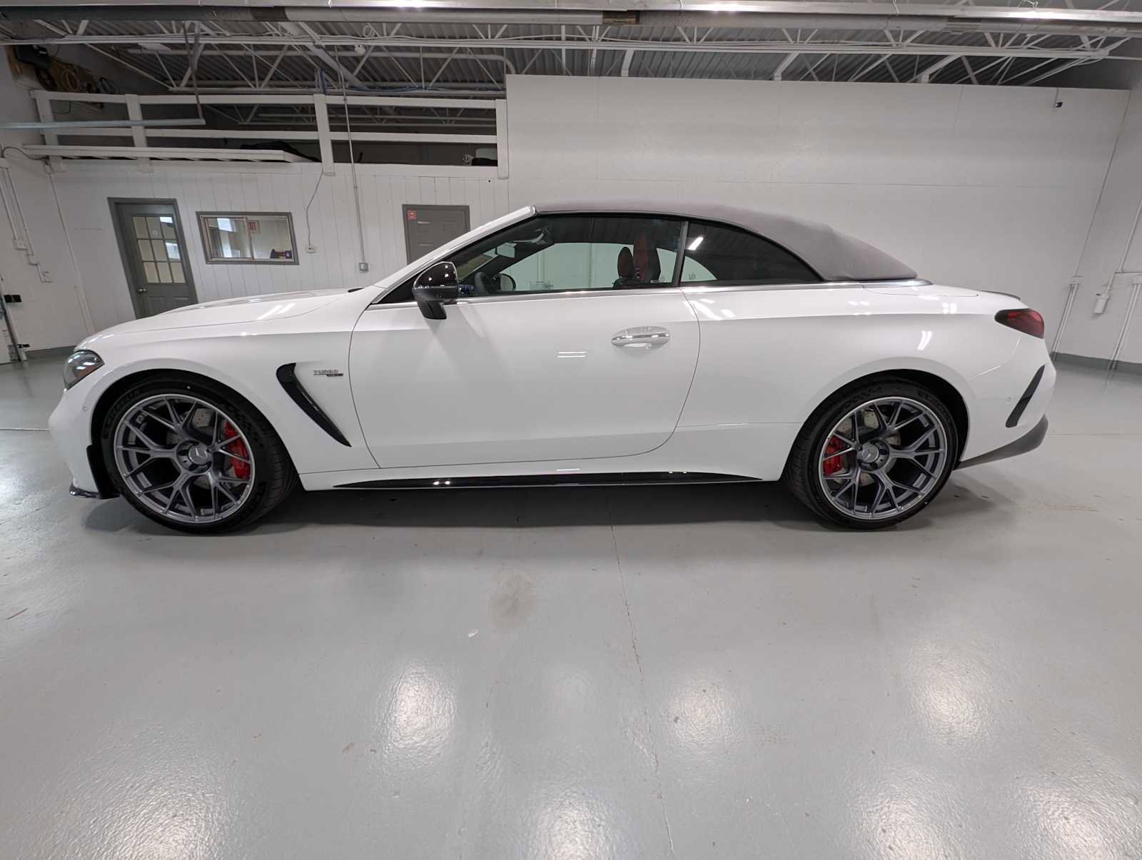 New 2026 MANUFAKTUR Moonlight White Metallic Mercedes-Benz AMG® CLE 53 4MATIC+ Cabriolet image 16