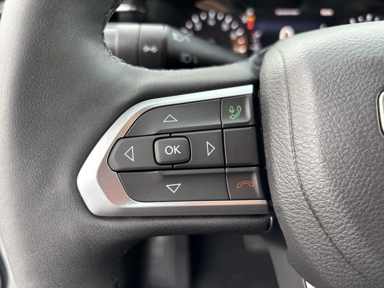 Used 2023 Bright White Clearcoat Jeep Latitude image 21