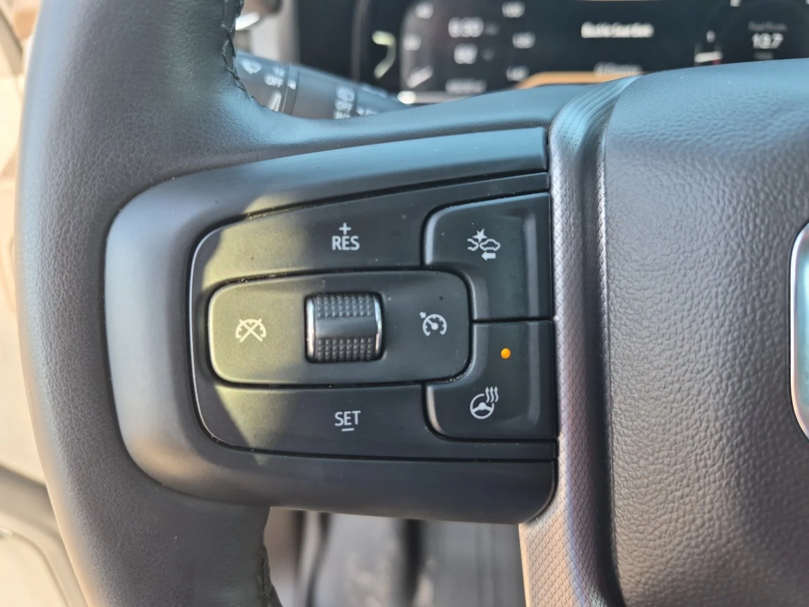 Used 2023 White Frost Tricoat GMC Denali image 27