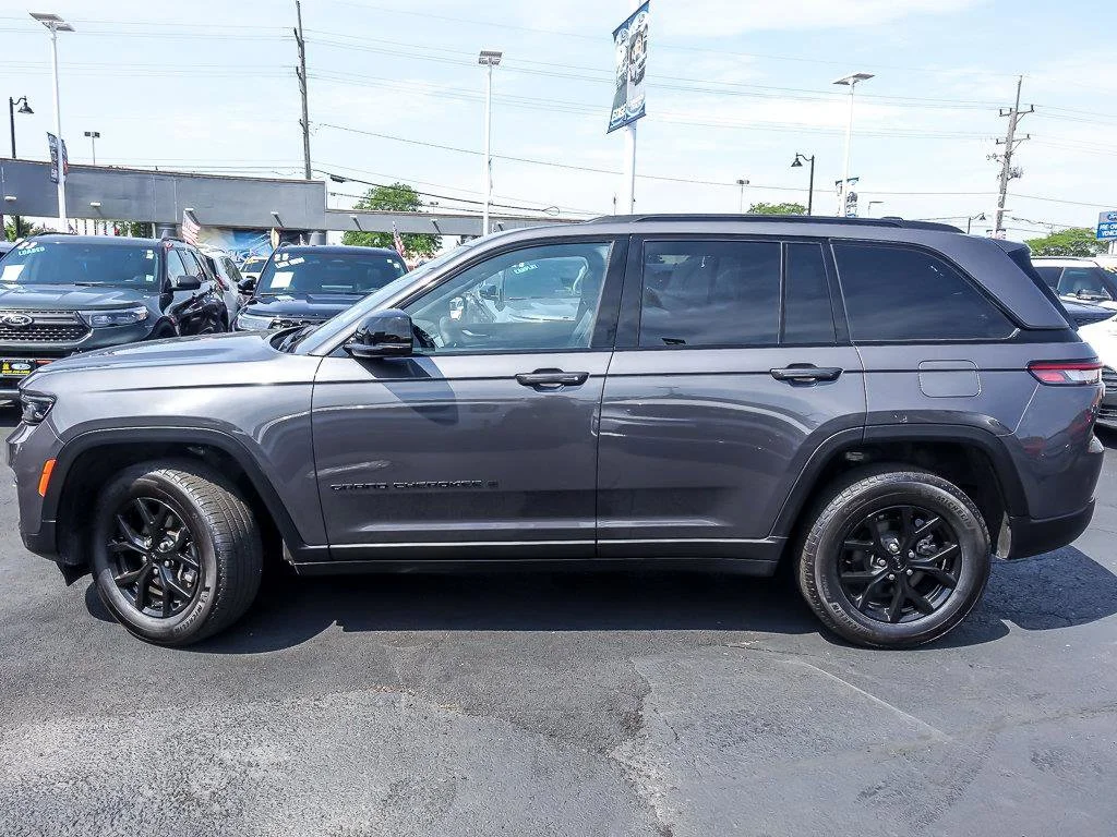 Used 2024 Baltic Gray Metallic Clearcoat Jeep Altitude X image 5