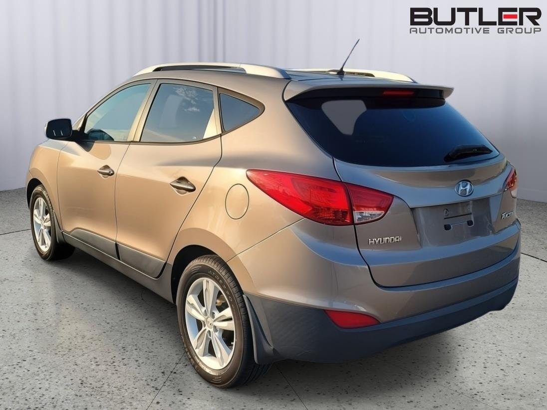 Used 2013 Chai Bronze Hyundai GLS image 2