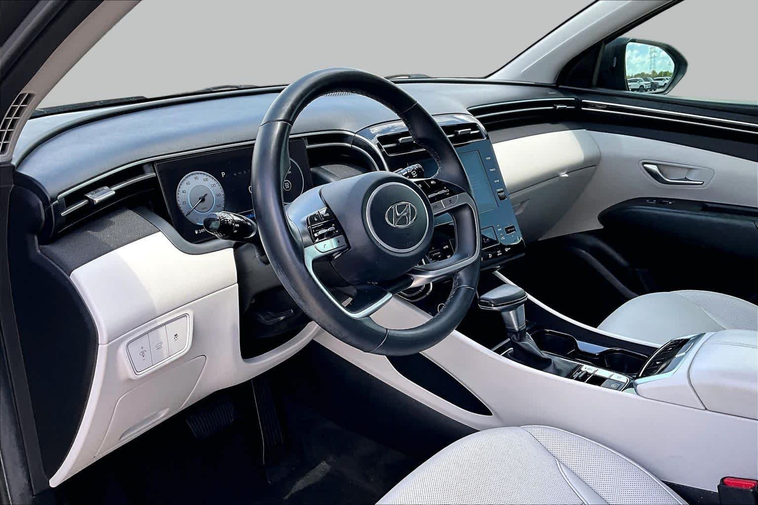 Used 2023 Amazon Gray Hyundai SEL image 16