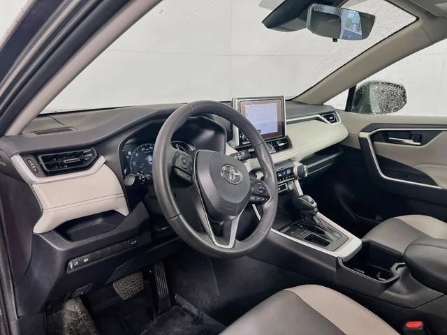 Used 2024 Magnetic Gray Metallic Toyota XLE Premium image 10