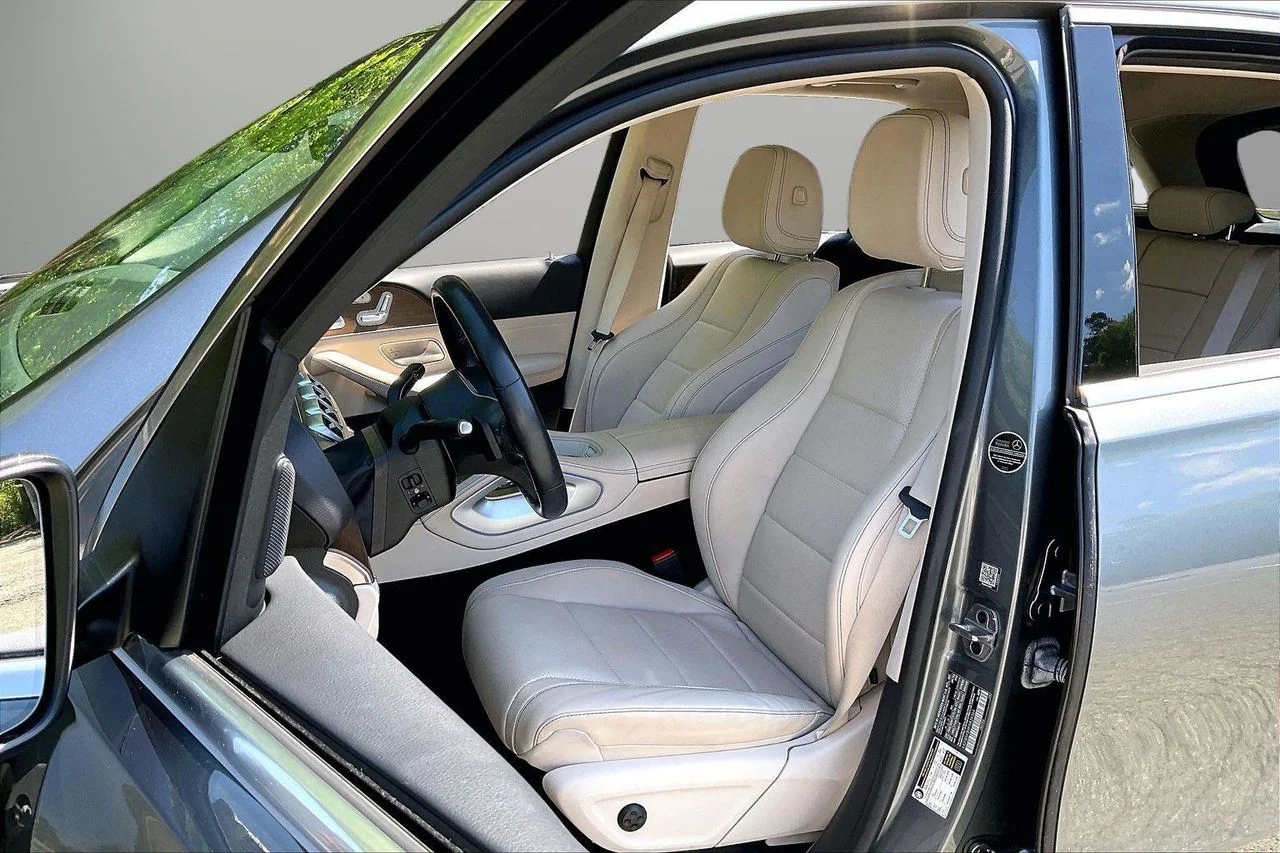 Certified Used 2023  Mercedes-Benz GLE 450 image 23