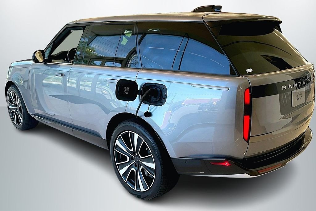 New 2026 Eiger Grey Land Rover SE image 4