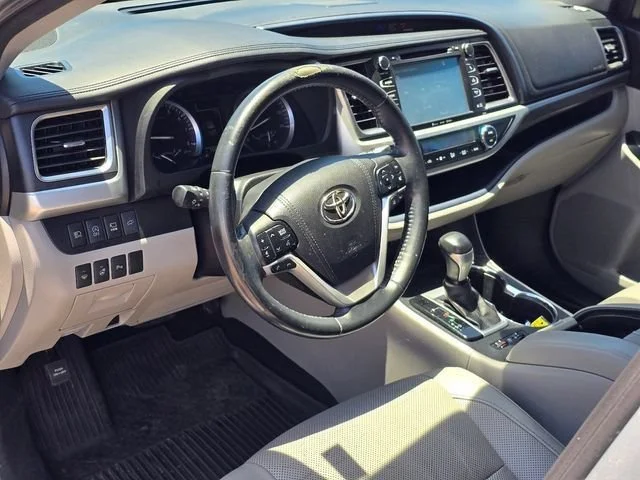 Used 2017 Celestial Silve Toyota Limited image 15