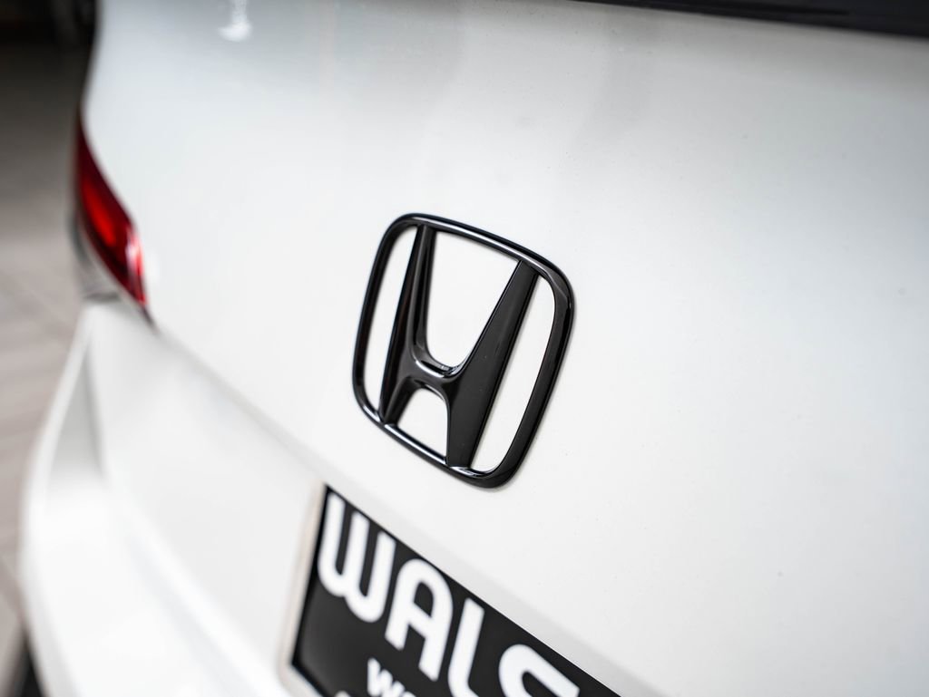 Used 2023 Platinum White Pearl Honda Si image 18