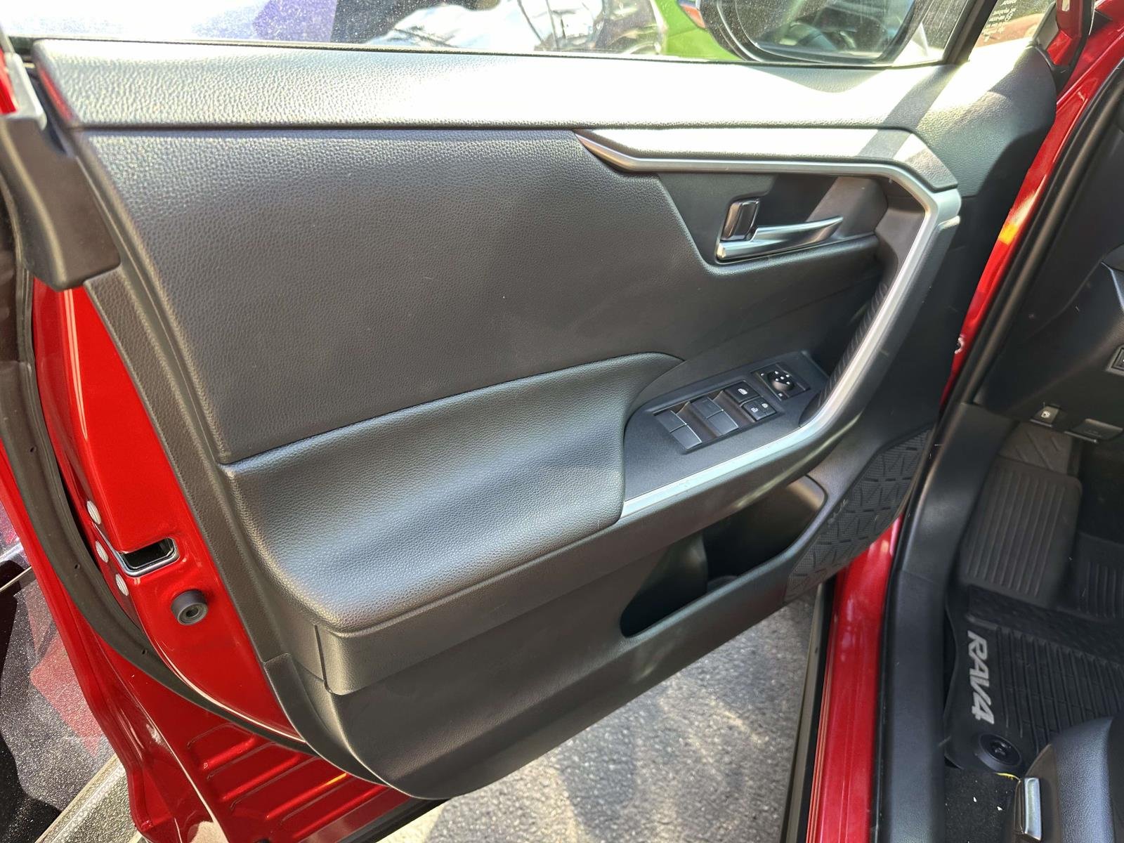 2023 Toyota RAV4 SE - Photo 15
