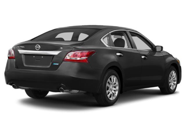 Used 2015  Nissan 2.5 S image 2