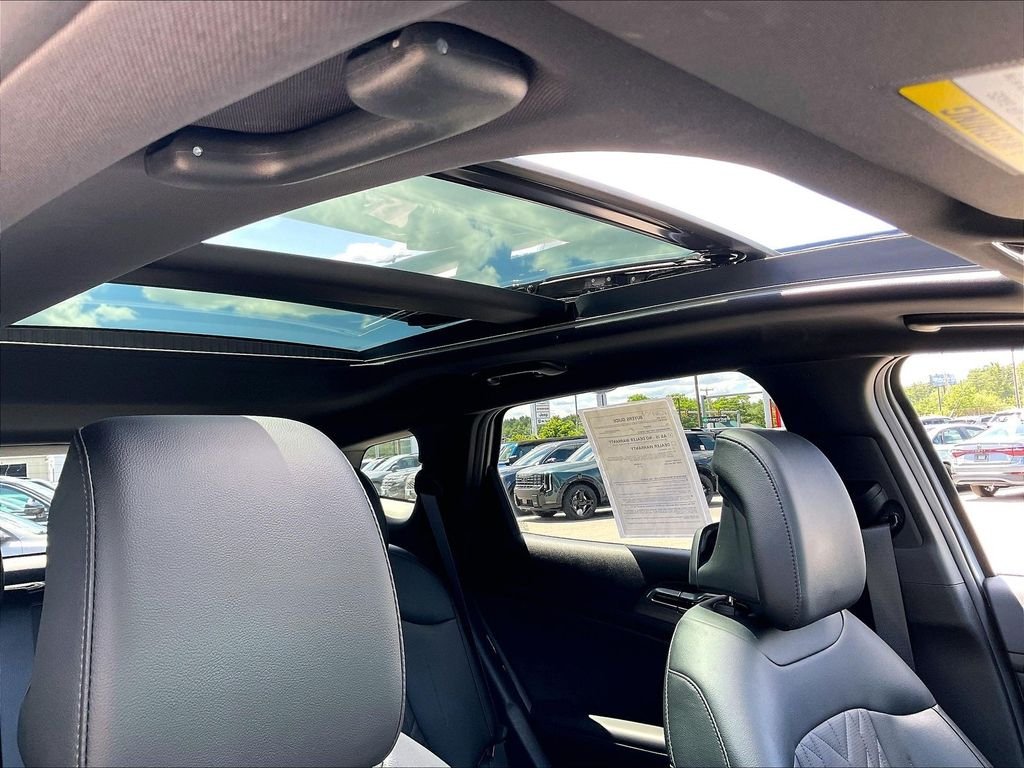 Used 2025 Wolf Gray Kia X-Line image 21