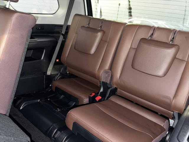 Certified Used 2023 BLIZZARD PEARL Toyota  image 12