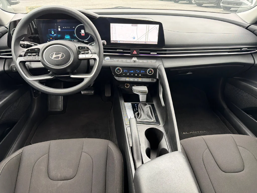 Used 2024 White Hyundai SEL image 22