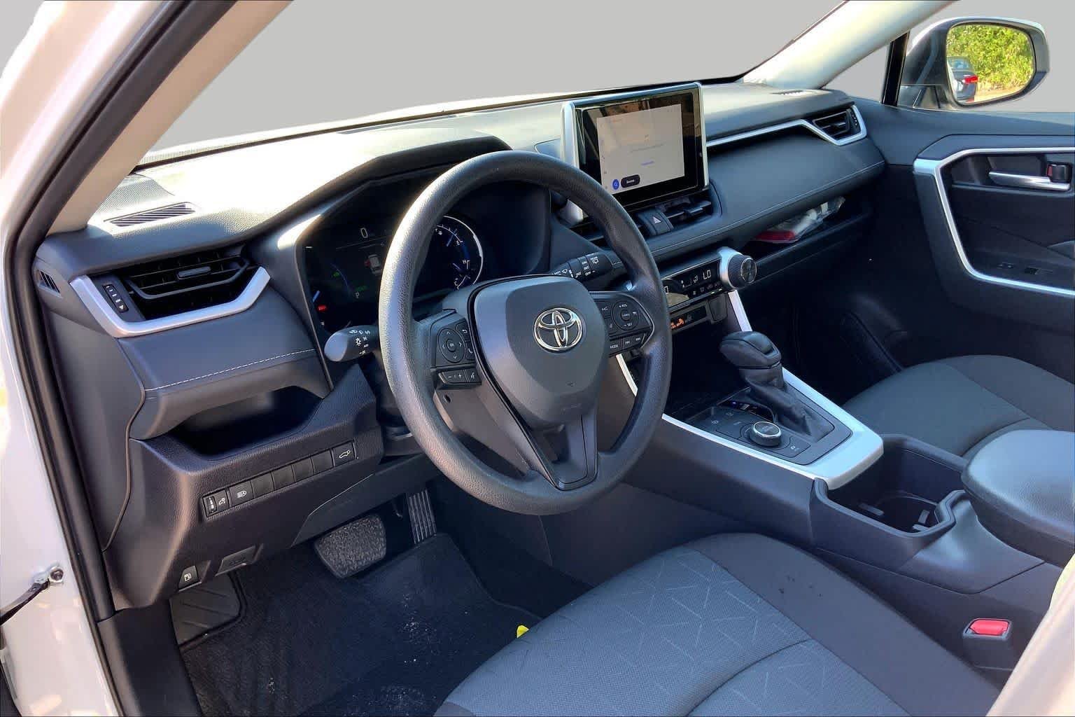 Used 2025 Ice Cap Toyota Hybrid XLE image 15