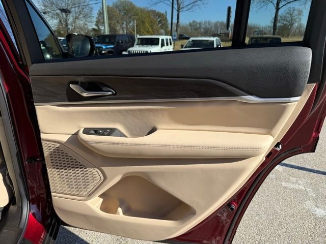 New 2025 Velvet Red Pearl-Coat Exterior Paint Jeep Limited image 33