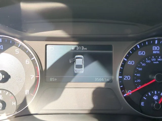 Used 2024 White Kia LXS image 29