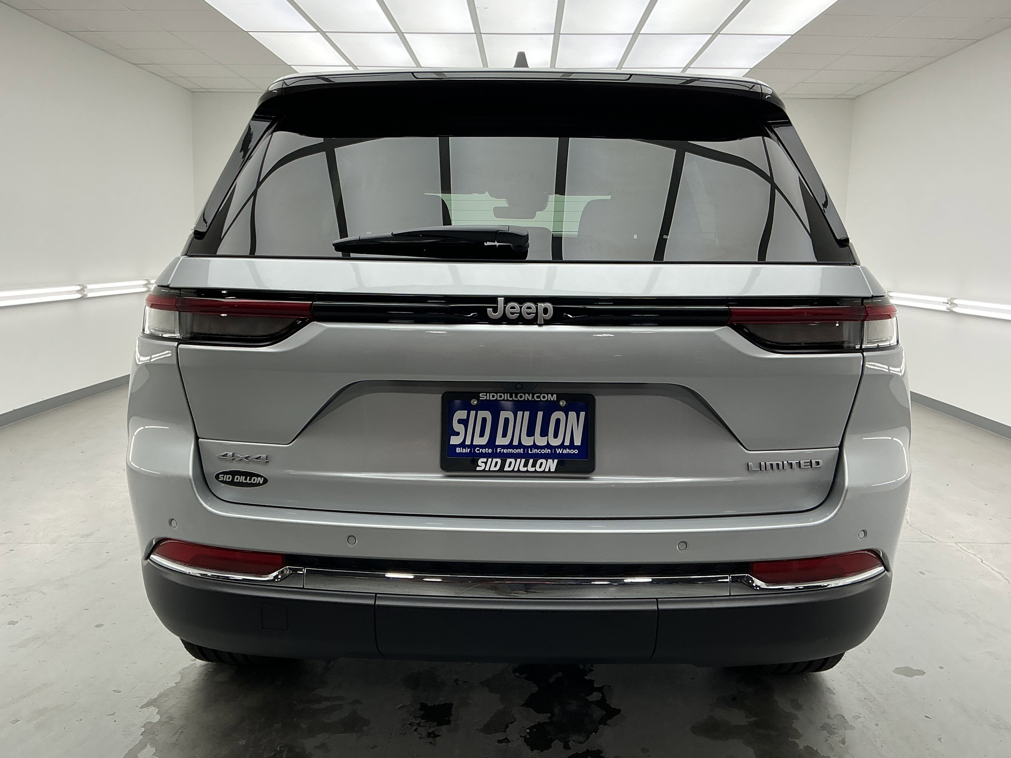 Used 2025 Silver Zynith Jeep Limited image 5