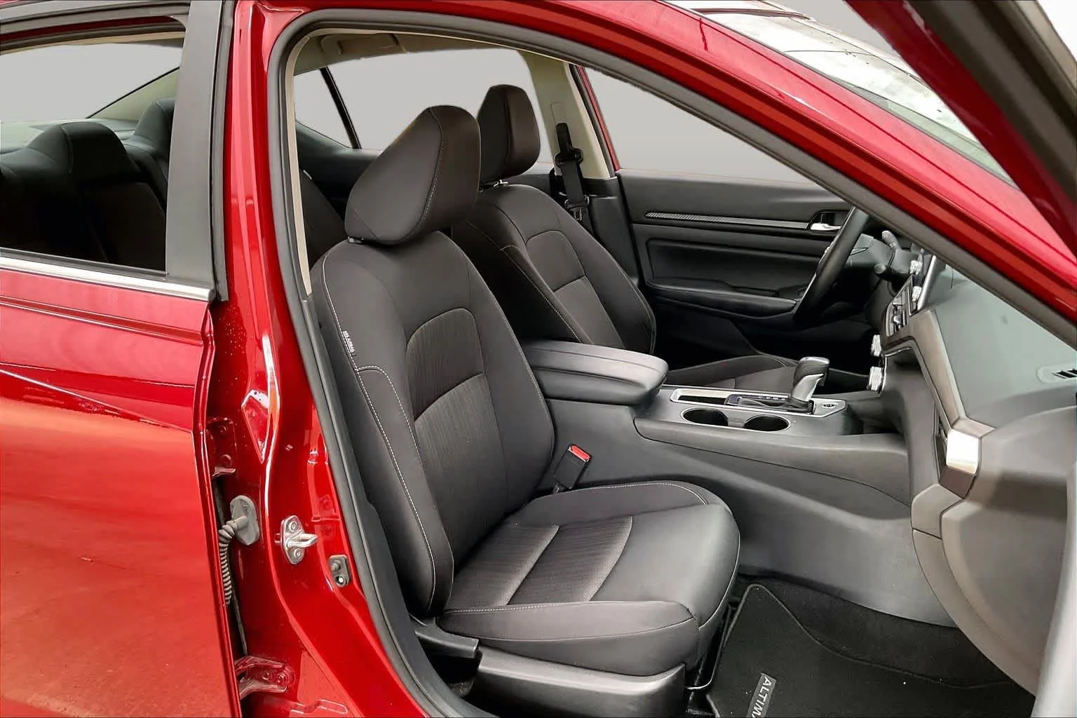 Used 2025 Scarlet Ember Nissan SV image 7