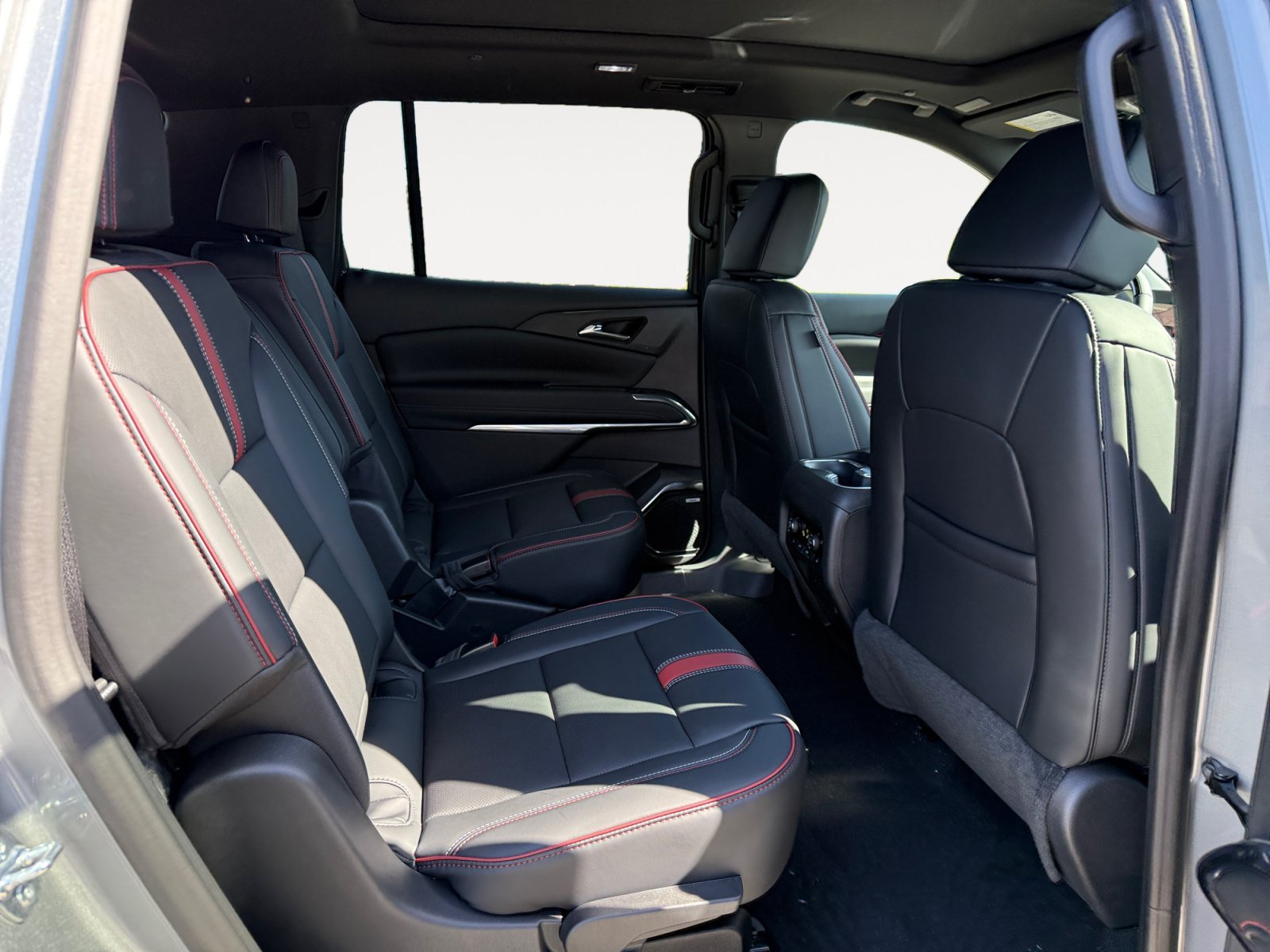 2027 Chevrolet Traverse RS - Photo 18