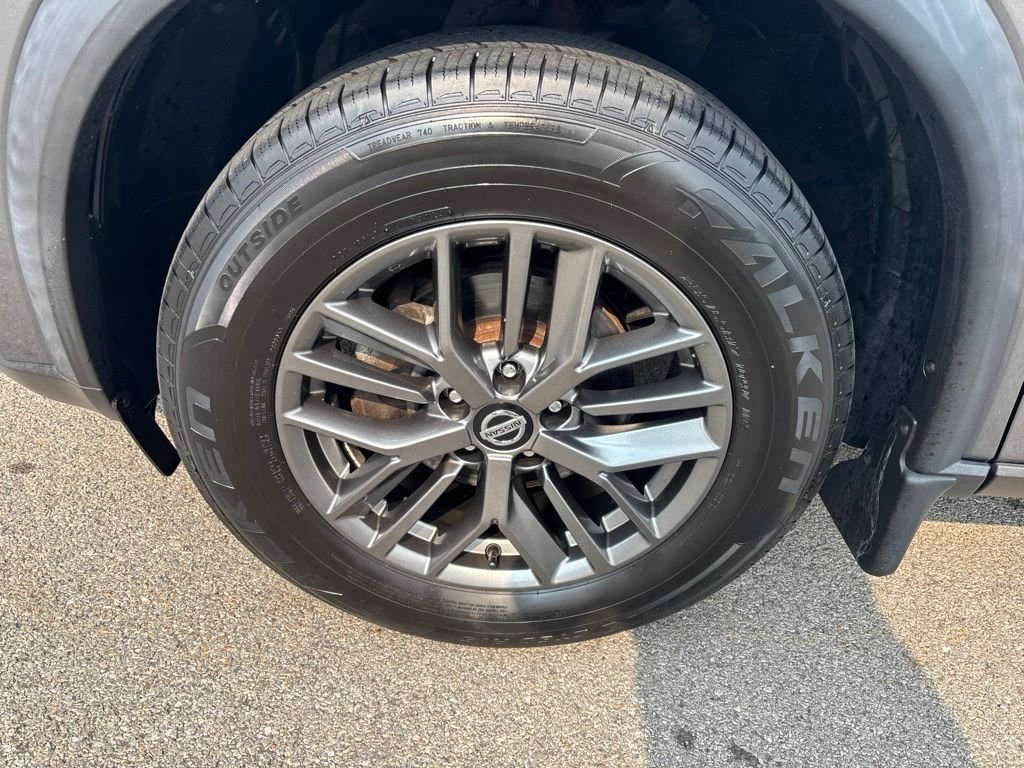 Used 2021 Gray Nissan S image 10