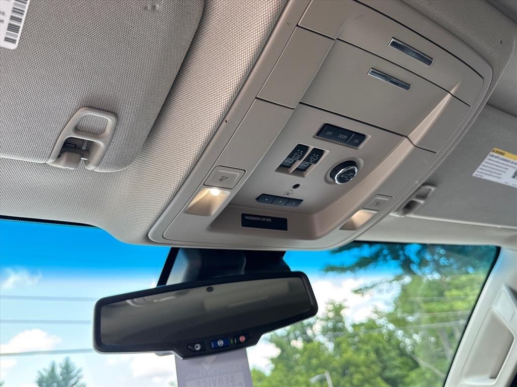 Used 2019 SUMMIT WHITE Chevrolet LT image 29