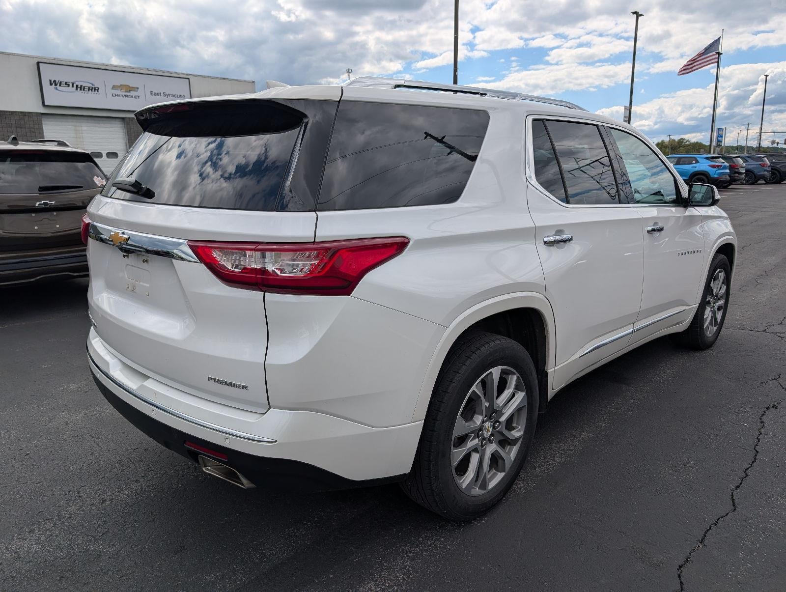 Used 2020 Iridescent Pearl Tricoat Chevrolet Premier image 7