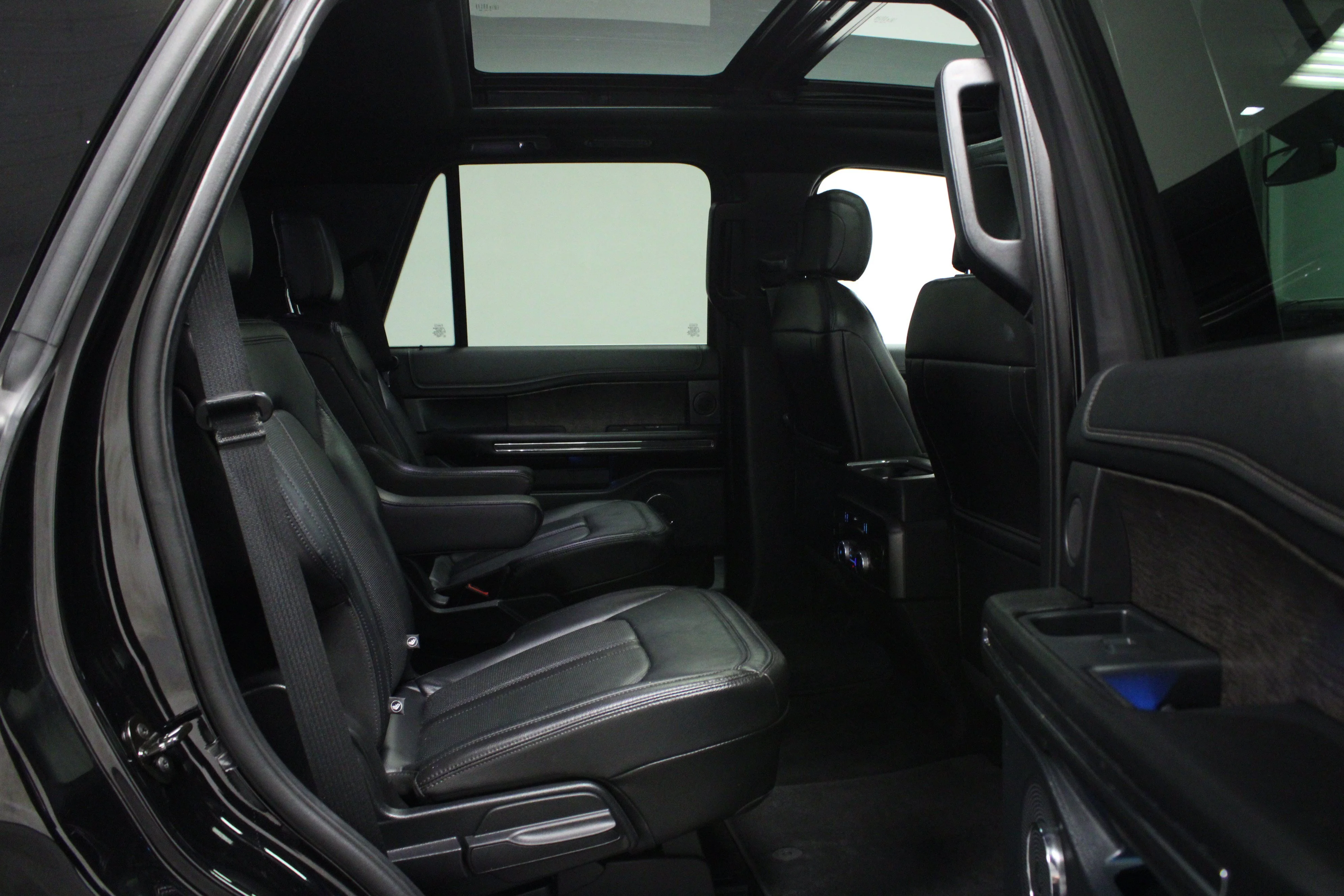 Used 2018 Shadow Black Ford Limited image 16