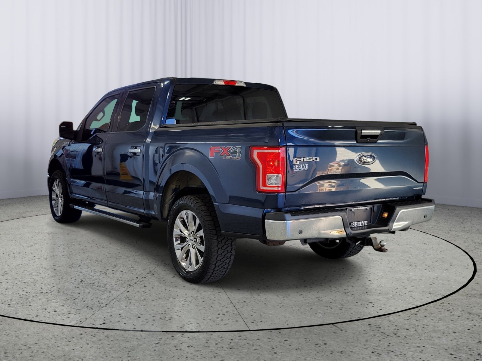 Used 2016 Blue Ford XLT image 3