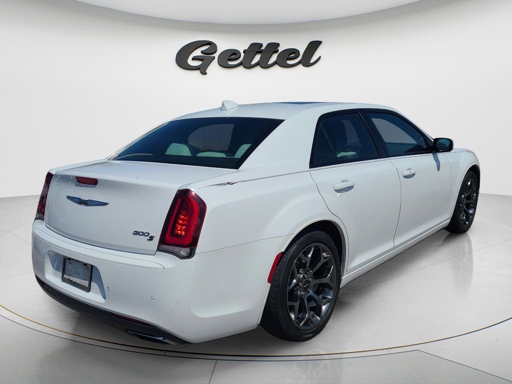 Used 2018 White Chrysler S image 5