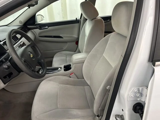 Used 2015 SUMMIT WHITE Chevrolet LT image 4