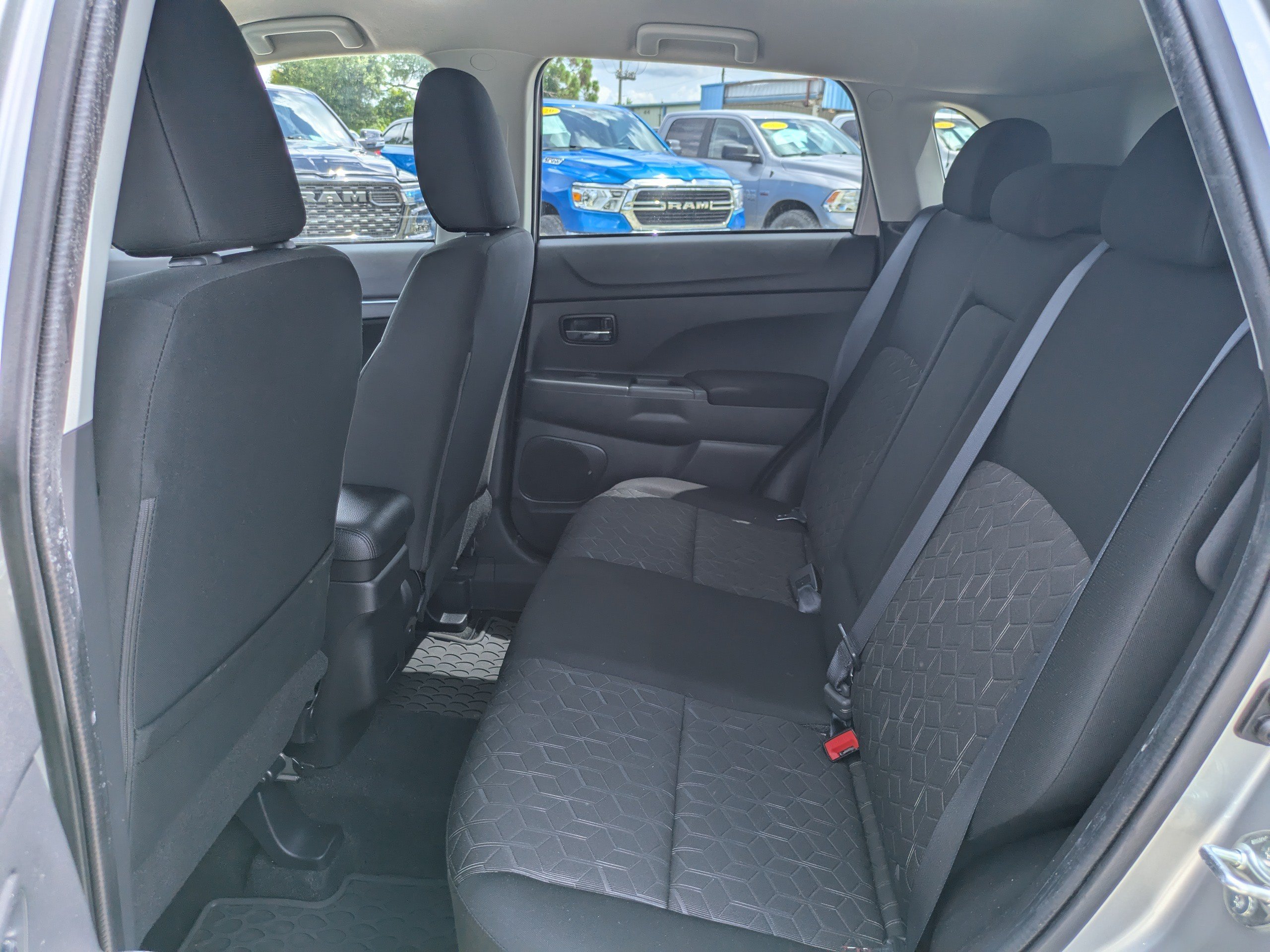 Used 2025 Silver Mitsubishi LE image 13