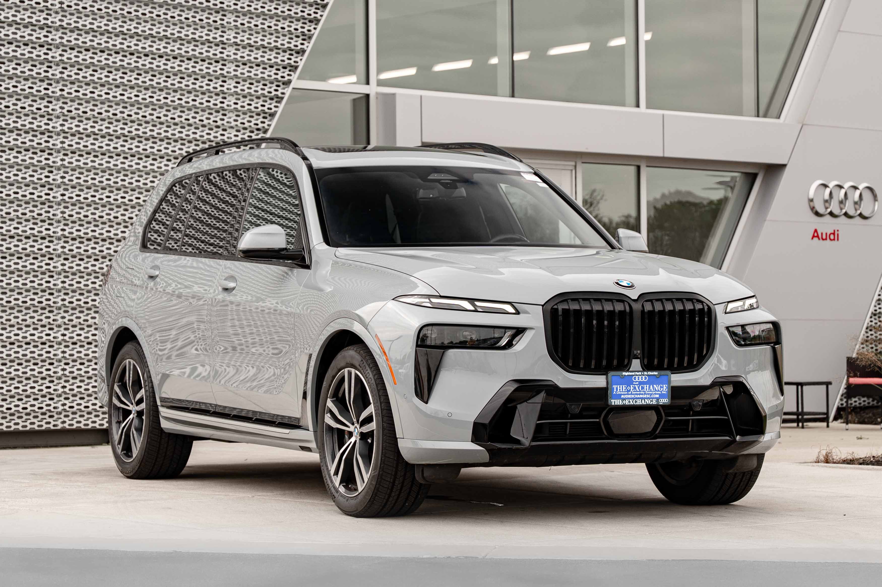 2023 BMW X7 40i
