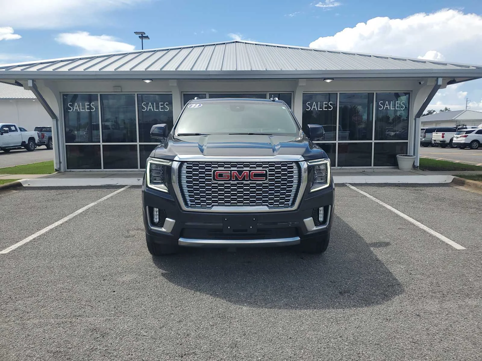 Used 2023 TITANIUM RUSH METALLIC GMC Denali image 11
