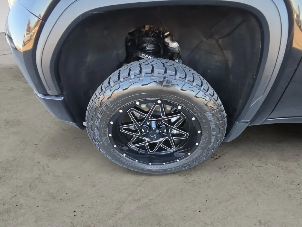 Used 2021 ONYX BLACK GMC AT4 image 13