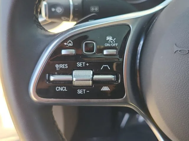 Used 2023 White Mercedes-Benz GLC 300 image 26