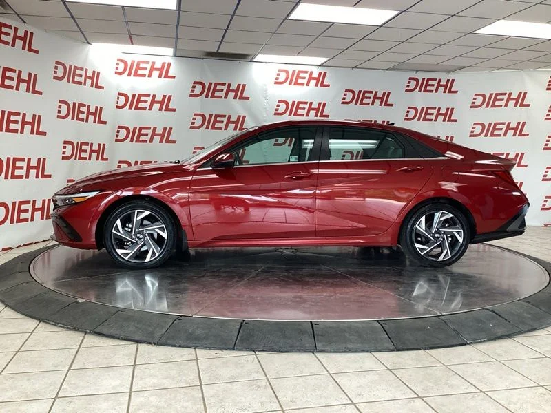 Used 2025 Red Hyundai Limited image 4