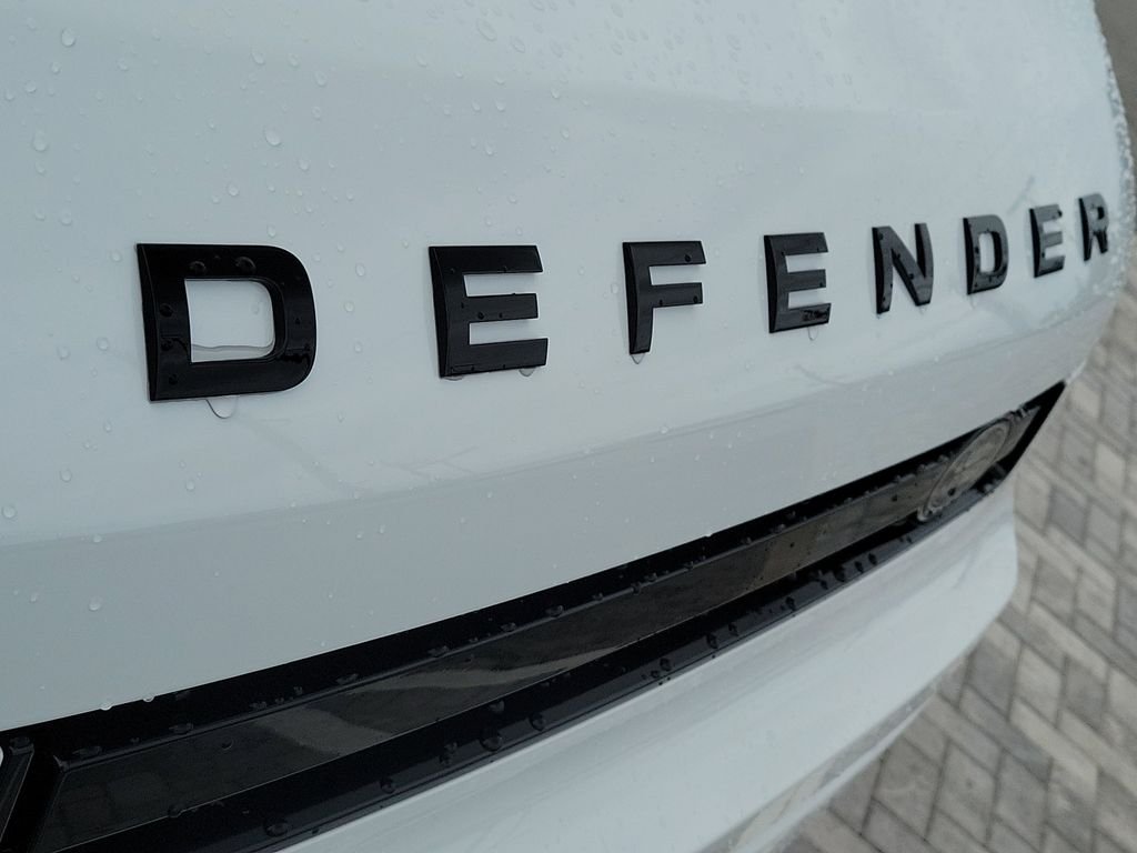 New 2026 Fuji White Land Rover V8 image 9